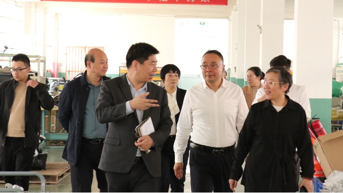 资讯|临沂市商务局党组成员、副局长庄金才一行莅临百华鞋业调研指导