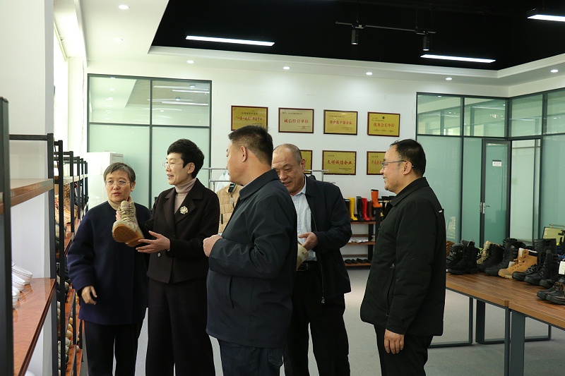 资讯|沂南县人民法院院长尹慧 一行莅临百华鞋业调研指
